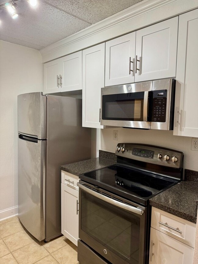 Building Photo - 2/1 Condo in South Tampa