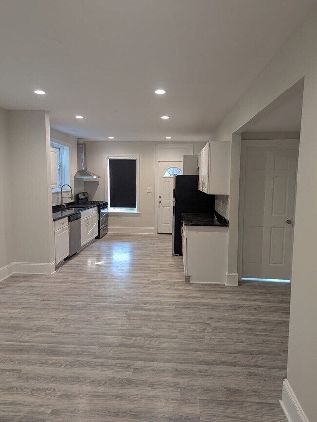 Building Photo - 7910 Karlov Ave