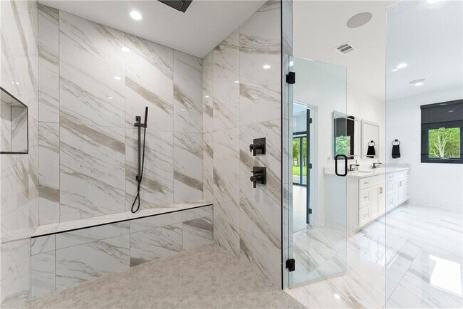 Building Photo - 151 S Pointe Dr