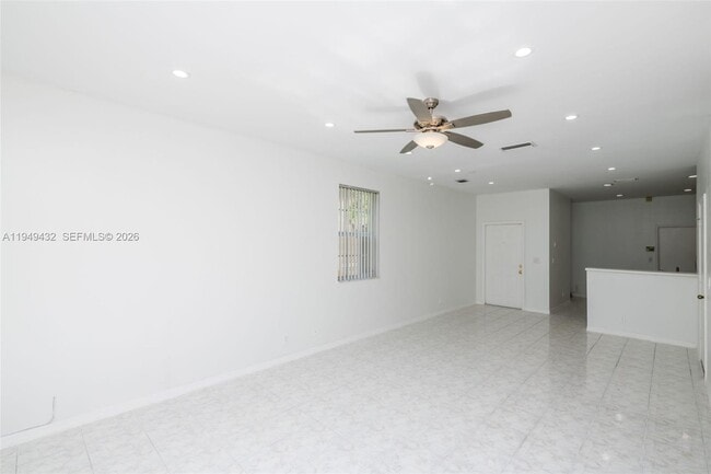 Building Photo - 1911 Madeira Dr