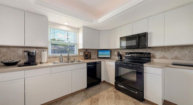 Building Photo - 6717 Roxbury Dr