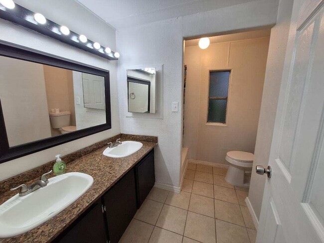 Building Photo - New Rental!!-Annaville/Calallen Area