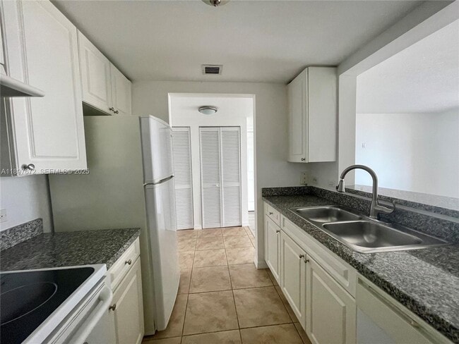 Building Photo - 900 SW 8th St