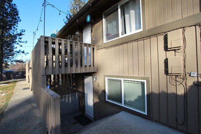 Building Photo - Great Spokane Valley Location-2 bed 1 bath...