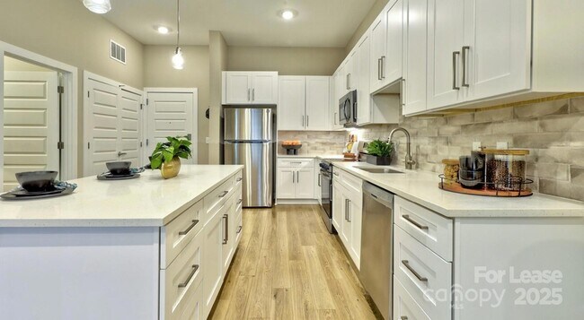 Building Photo - 8501 University Executive Park Dr