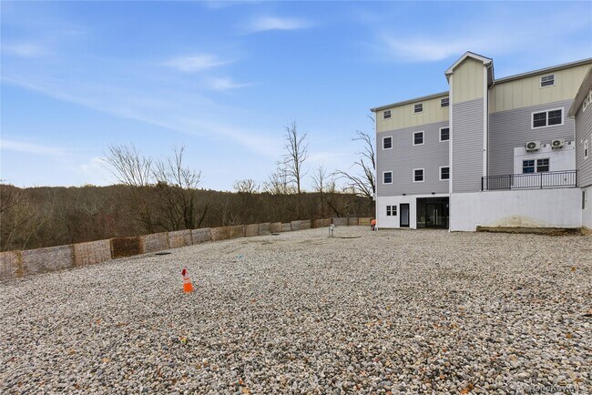 Building Photo - 99 Main St