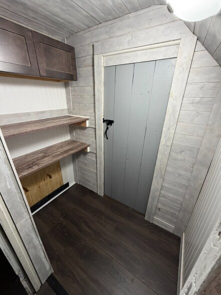 Building Photo - 1100 Lincoln Ave NW