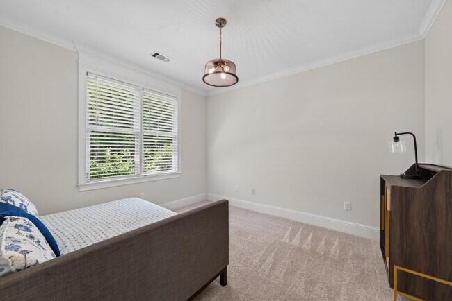 Building Photo - 1000 Fairway Ridge Rd