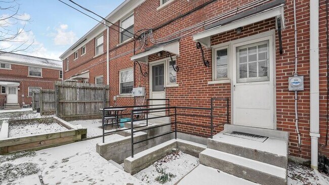 Building Photo - 1810 Northwest Ct