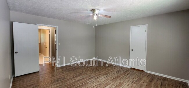 Building Photo - 834 Ridge Ave