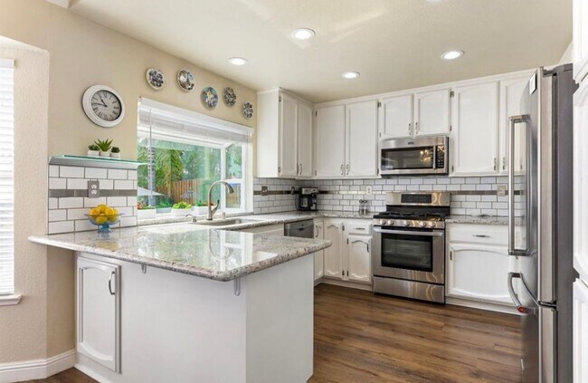 Building Photo - Beautiful Antelope Home with Private Pool | Available July 1st | $3,350/mo