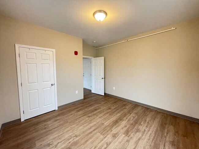 Building Photo - 463 Beech St