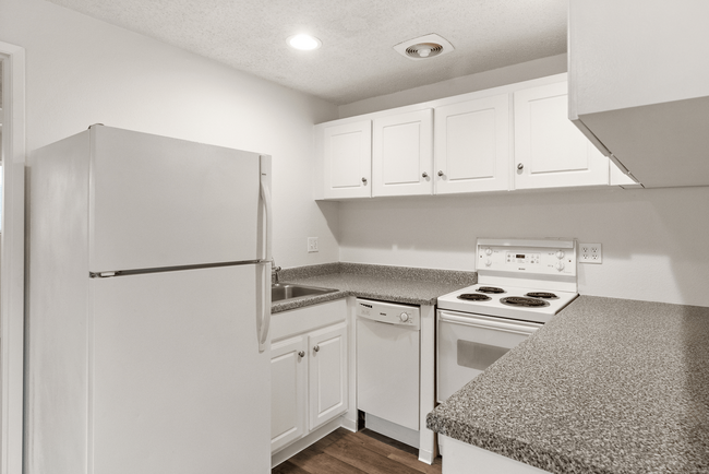 1 Bed 1 Bath Deluxe - 475 Sq Ft - Highland Court Apartments