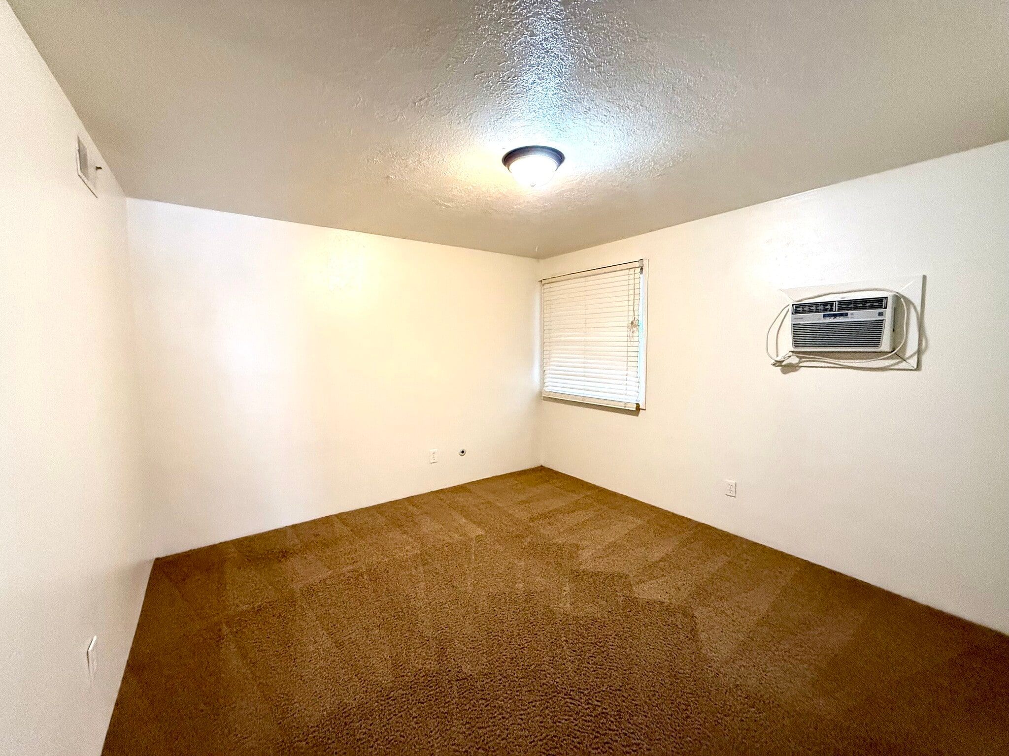 Building Photo - 5676 Meadow Ln