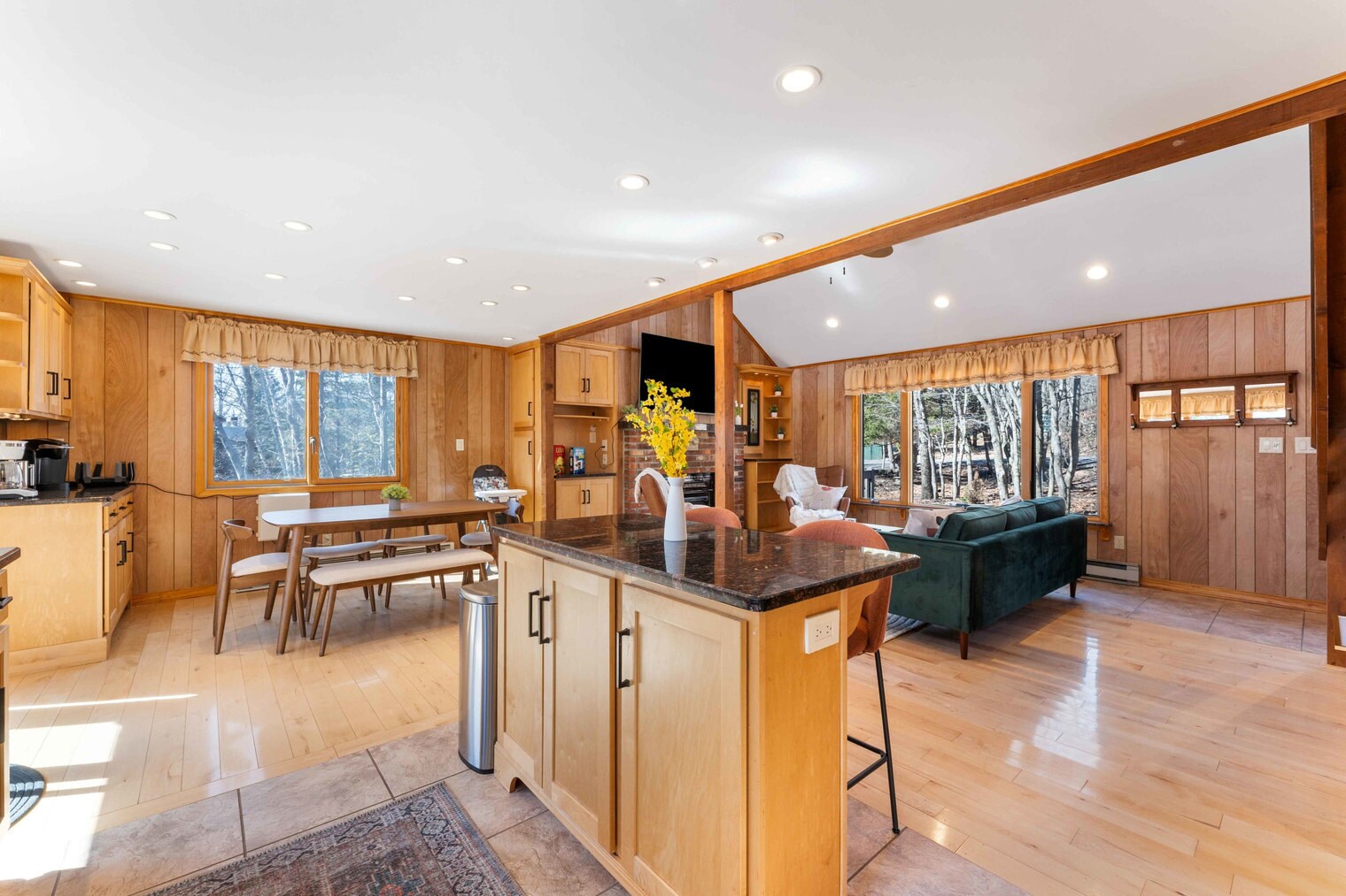 Building Photo - 320 Midland Ct