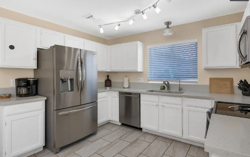 Building Photo - 4285 W Plantation St