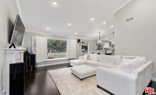 Building Photo - 4330 Romero Dr