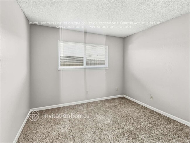 Building Photo - 1658 Ashwood Dr