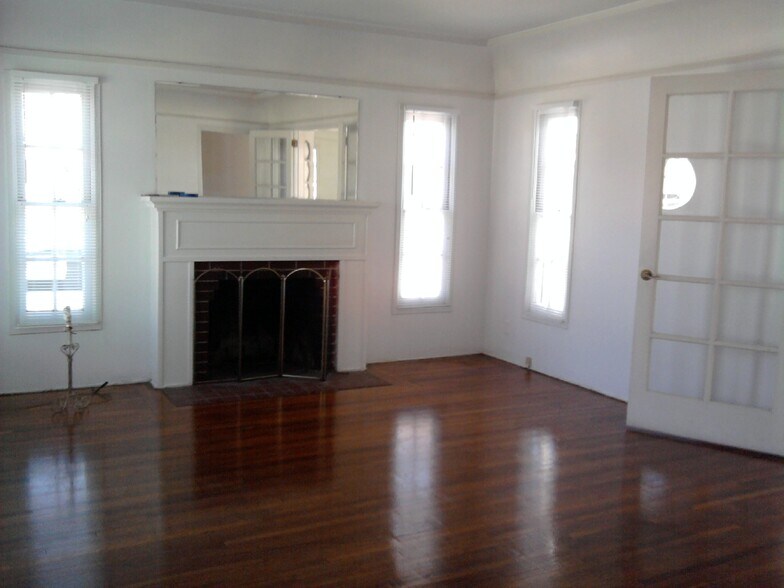 Building Photo - 8830 Underwood St