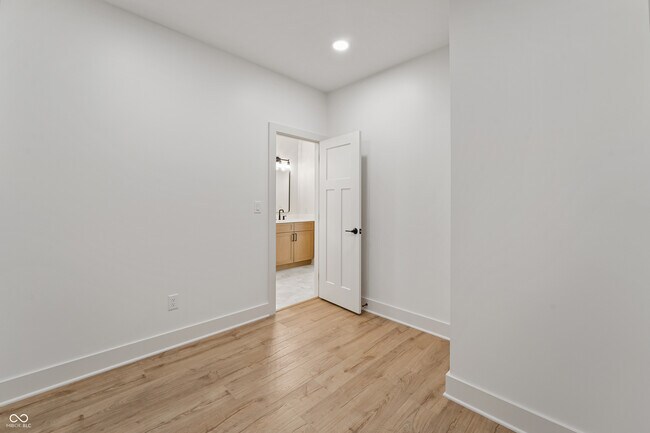 Building Photo - 5123 Oak Rdg Pl