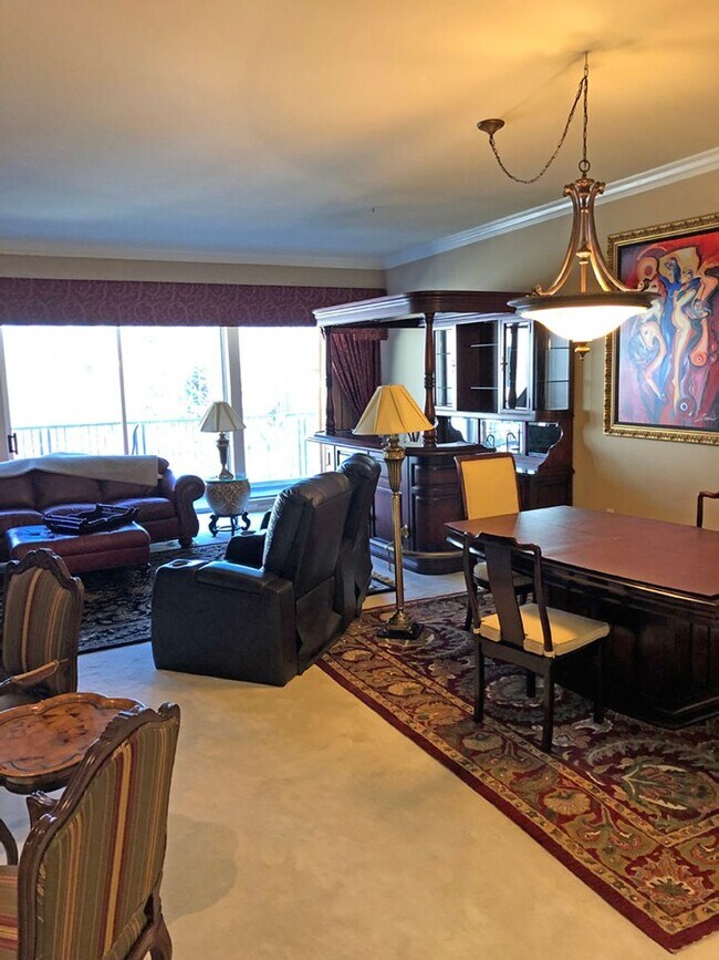 Building Photo - Incredibly Spacious Furnished 2 Bedroom/2 Bath Condo at Park Townsend