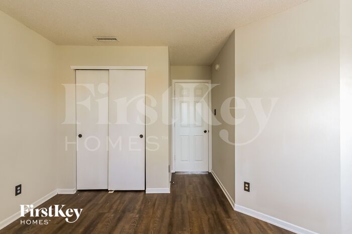 Building Photo - 8440 Wanda Lake Dr
