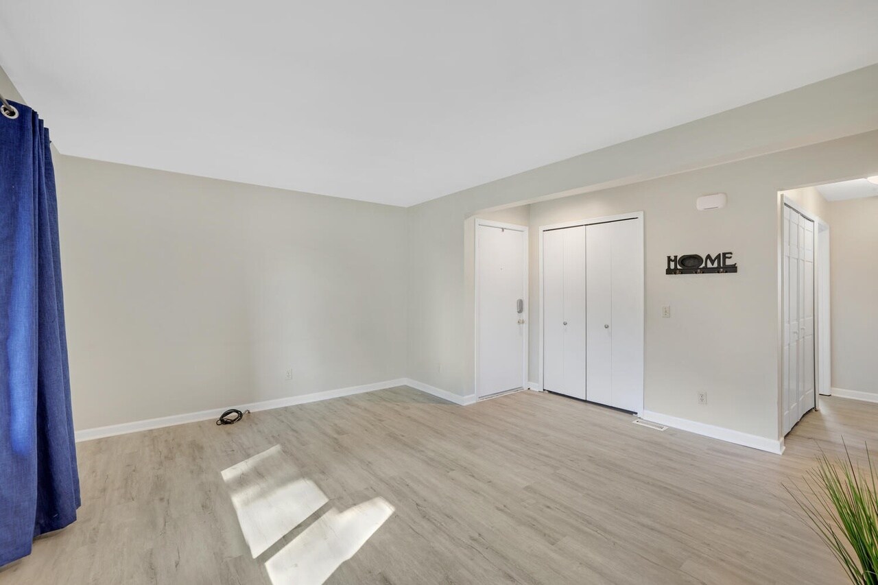 Building Photo - 1115 Laura Dr