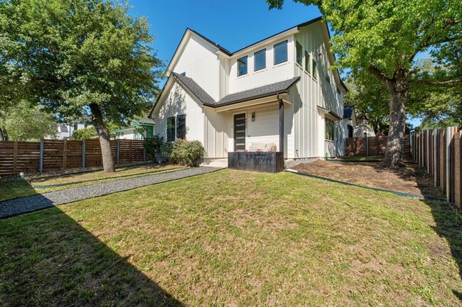 Building Photo - 4400 Jinx Ave