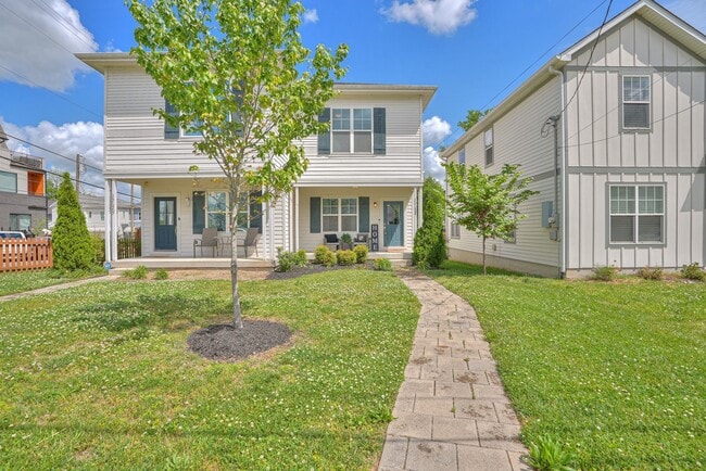 Building Photo - 1734 Pecan St