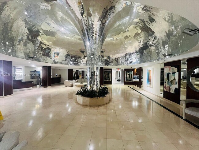 Building Photo - 2655 Collins Ave