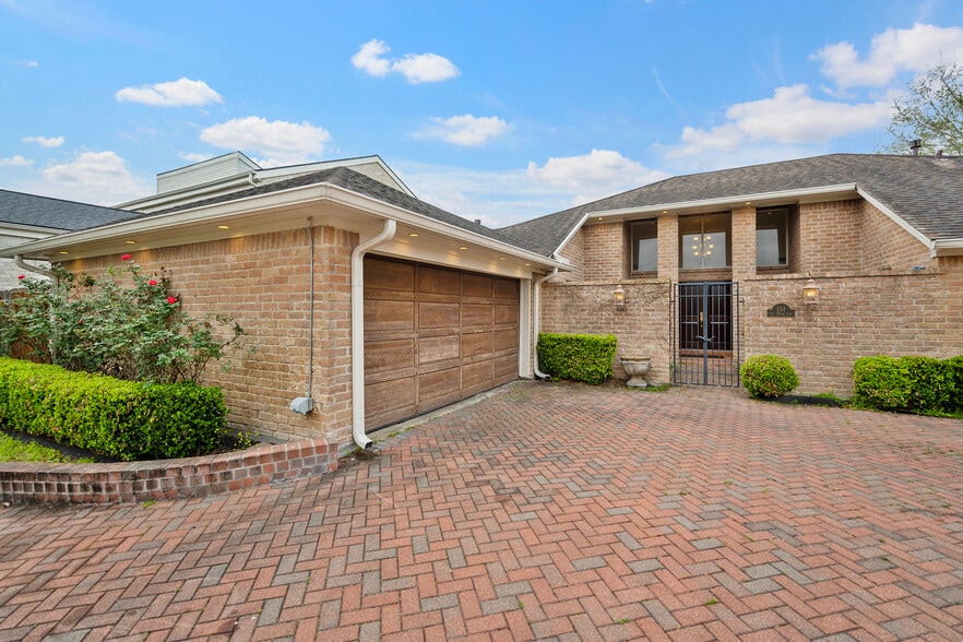 Building Photo - 534 Fox Briar Ln