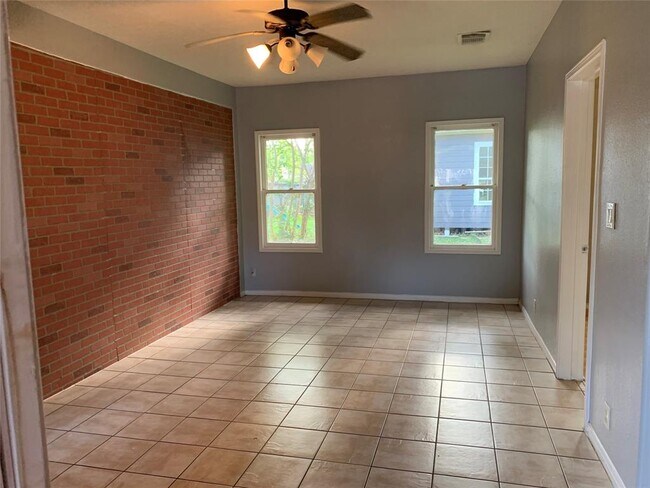 Building Photo - 11375 Allwood St