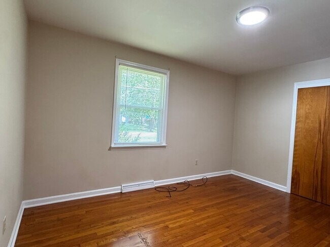 Building Photo - 1004 S Park Dr