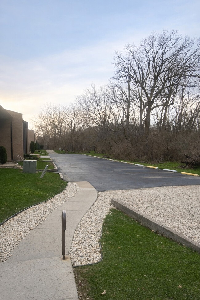 Building Photo - 1050 Holbrook Rd