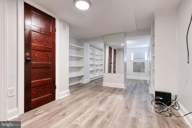 Building Photo - 860 W 33rd St