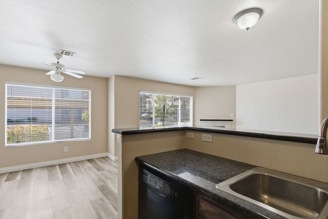 Building Photo - 350 S Durango Dr
