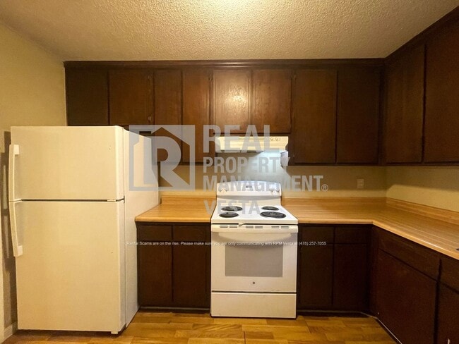 Building Photo - 932 S Confederate Dr