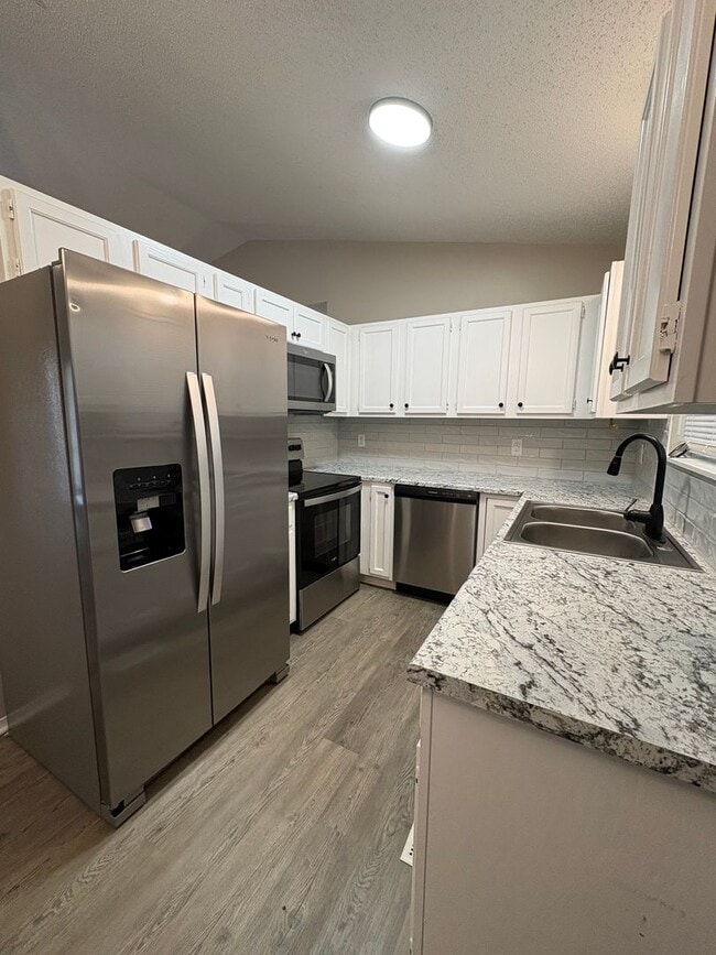 Building Photo - 408 S Woodchuck Ln