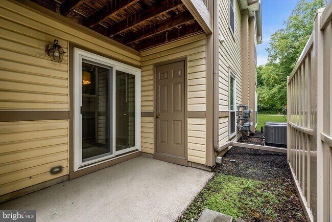 Building Photo - 155 Steeplechase Ct