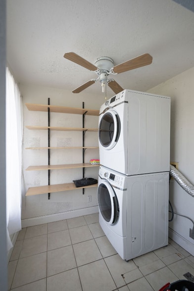 Building Photo - 902 NE 34th St