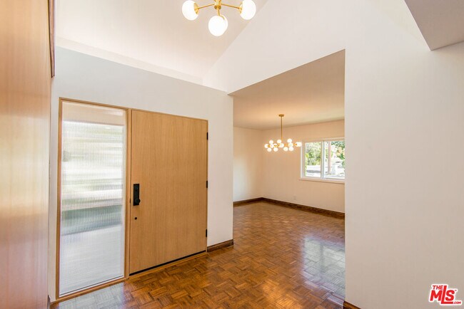 Building Photo - 13104 Magnolia Blvd