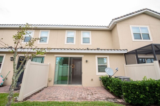 Building Photo - Two story Townhouse 2-bedroom, 2.5 bath in Eagle Creek of Lake Nona