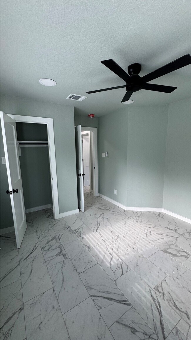 Building Photo - 169 S 10th St