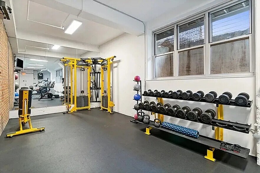 Building Photo - 99 Gold St