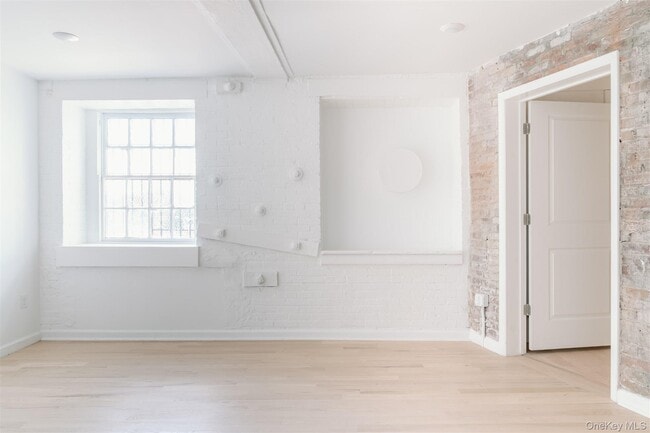 Building Photo - 155 River St