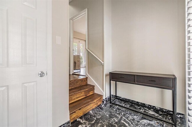 Building Photo - 501 Knights Run Ave