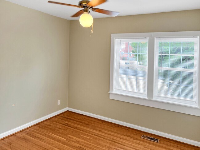 Building Photo - 19 Cedar Knoll
