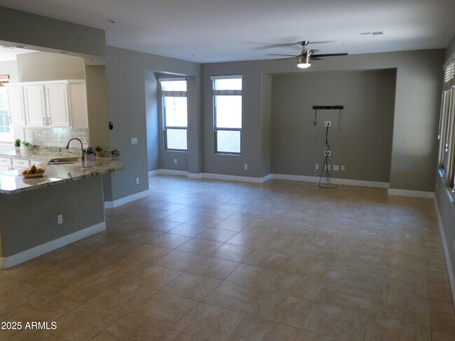 Building Photo - 12988 W Plum Rd