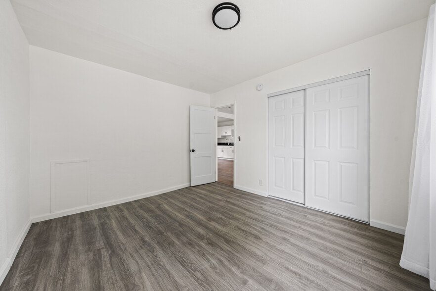 Building Photo - 6940 Woodley Ave
