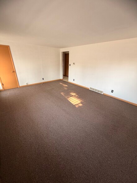 Building Photo - 741 Appleton Rd